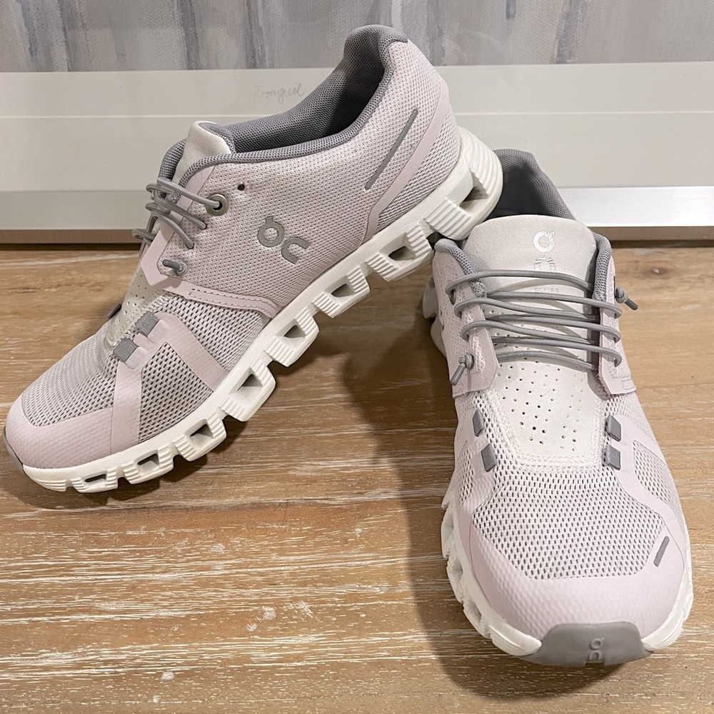 On Cloud running shoes women’s size 7